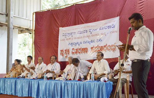 Vishwa Brahamana Yuvaka Vrinda Distributes Free Books